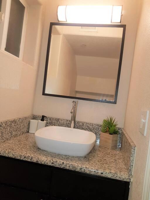 4 Bedrooms & 2.5 Bathrooms In La Los Ángeles Exterior foto