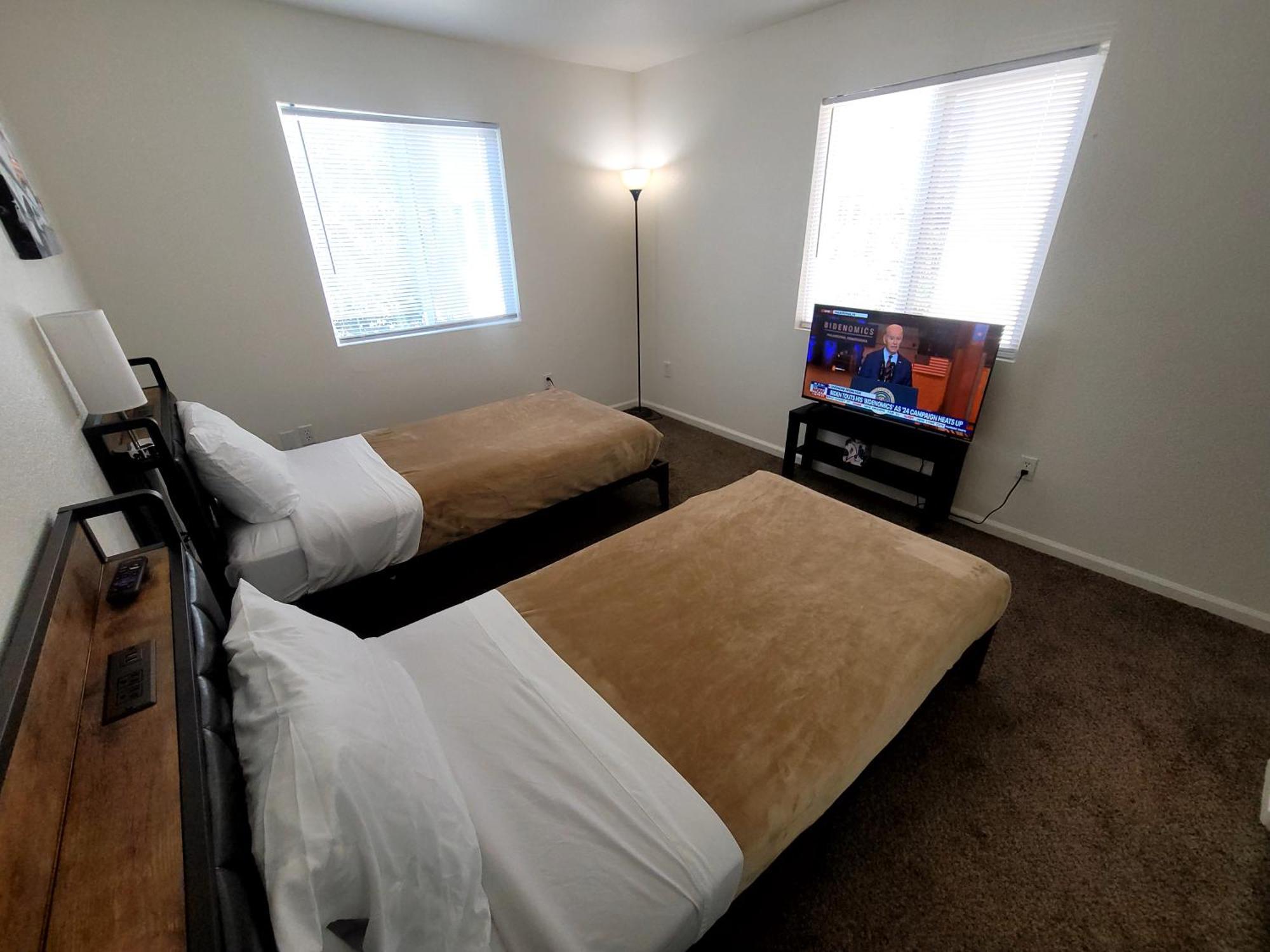 4 Bedrooms & 2.5 Bathrooms In La Los Ángeles Exterior foto